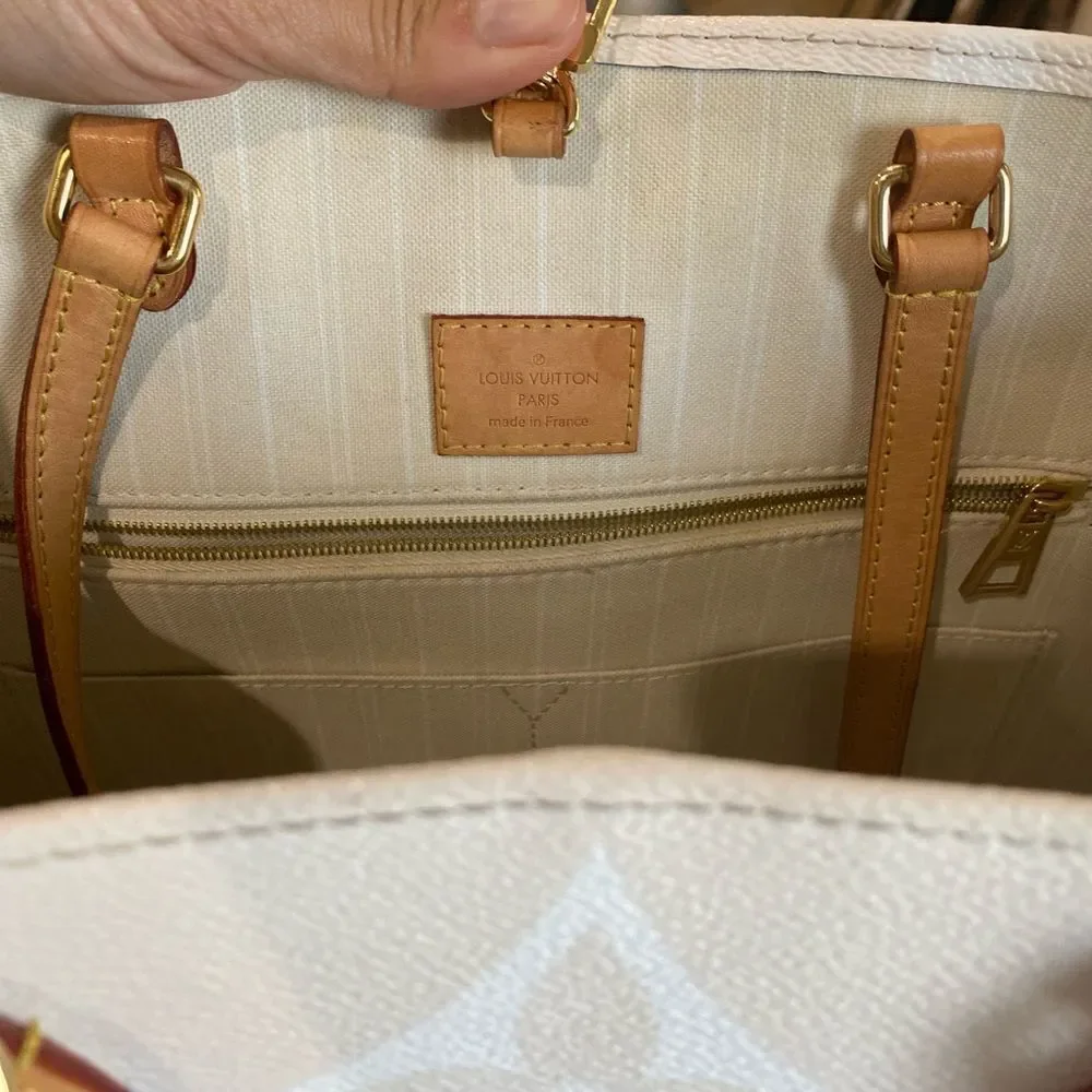 LOUIS VUITTON Monogram Giant By The Pool Onthego GM Blue